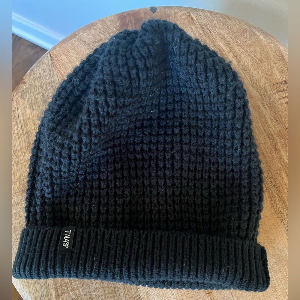 Black Aritzia TNA beanie